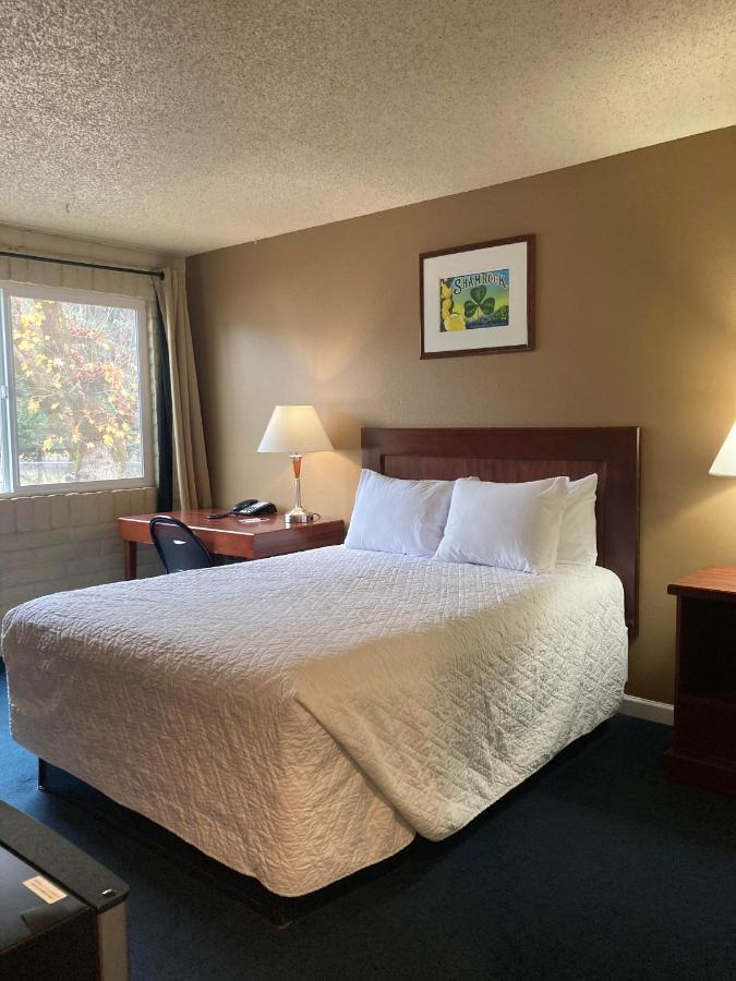 Travelodge By Wyndham Canyonville Exterior photo