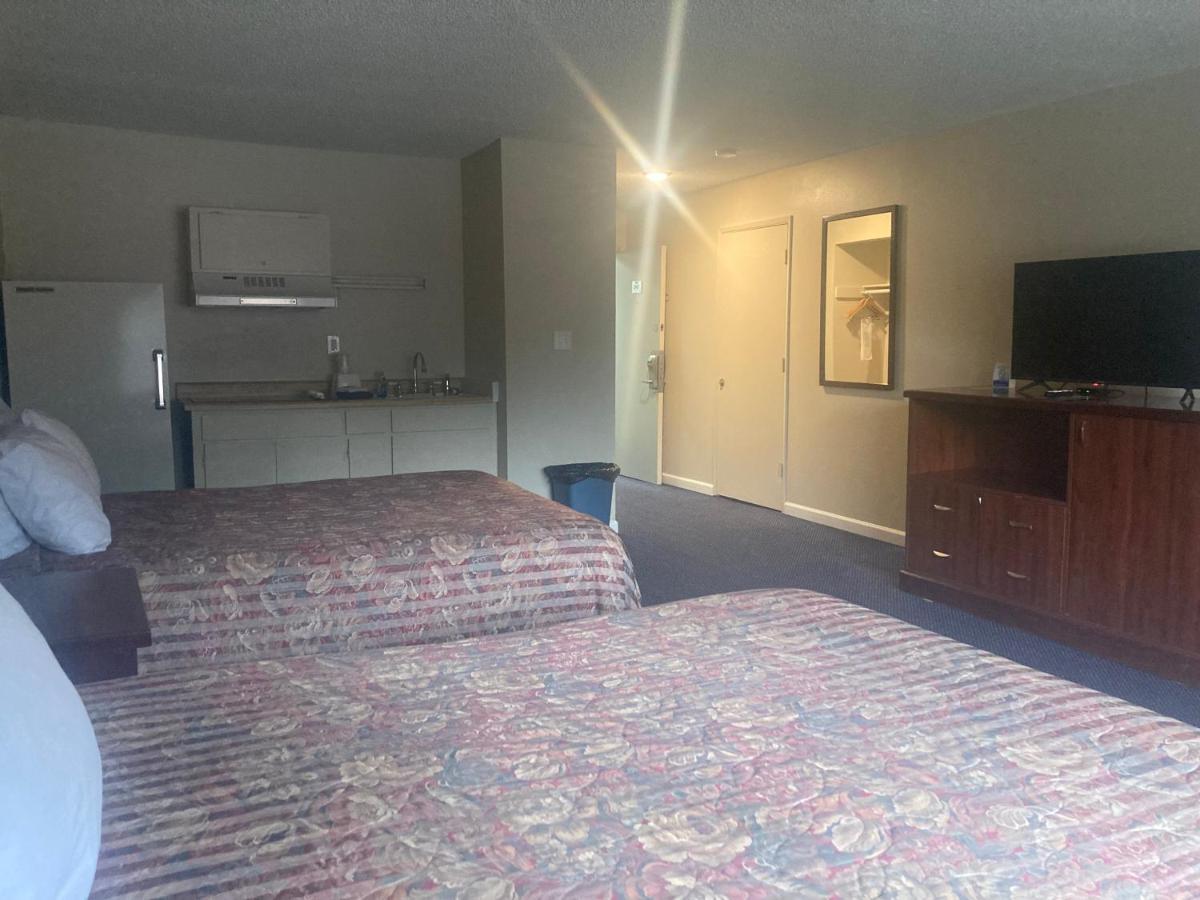Travelodge By Wyndham Canyonville Exterior photo